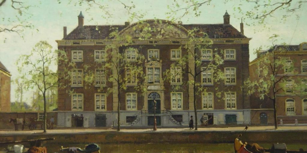Schilderij van het Corvershof bestaat 300 jaar, 4 verdiepingen, vooraanzicht aan een Amsterdamse gracht